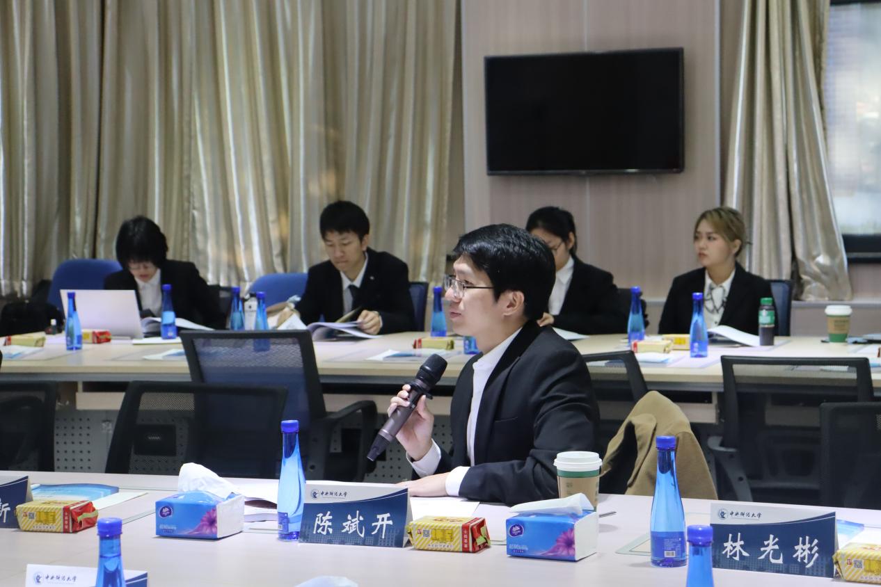 2世俱杯官方网站校长助理陈斌开教授代表中方致开幕辞